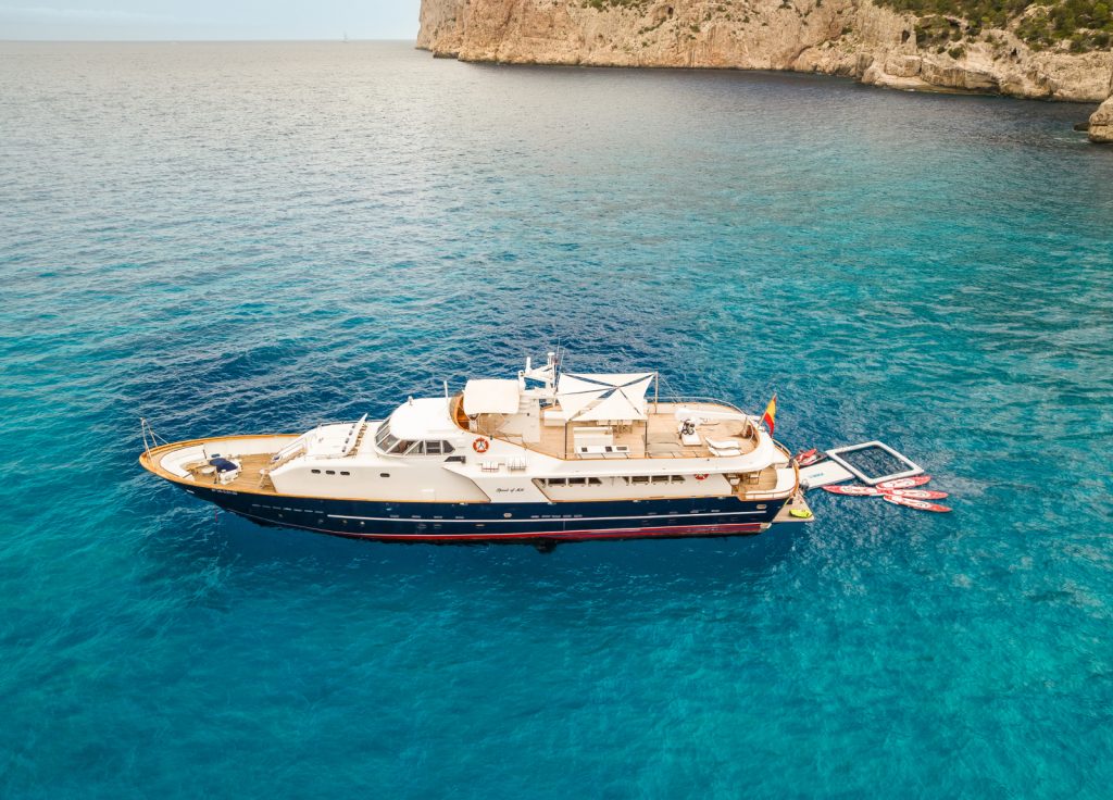 CRN Ancona 34m "Spirit of MK" – Ansicht 3