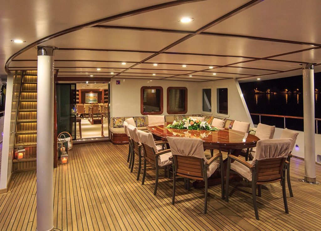 Aegean Yachts 131 "Donna Del Mare" – Essbereich
