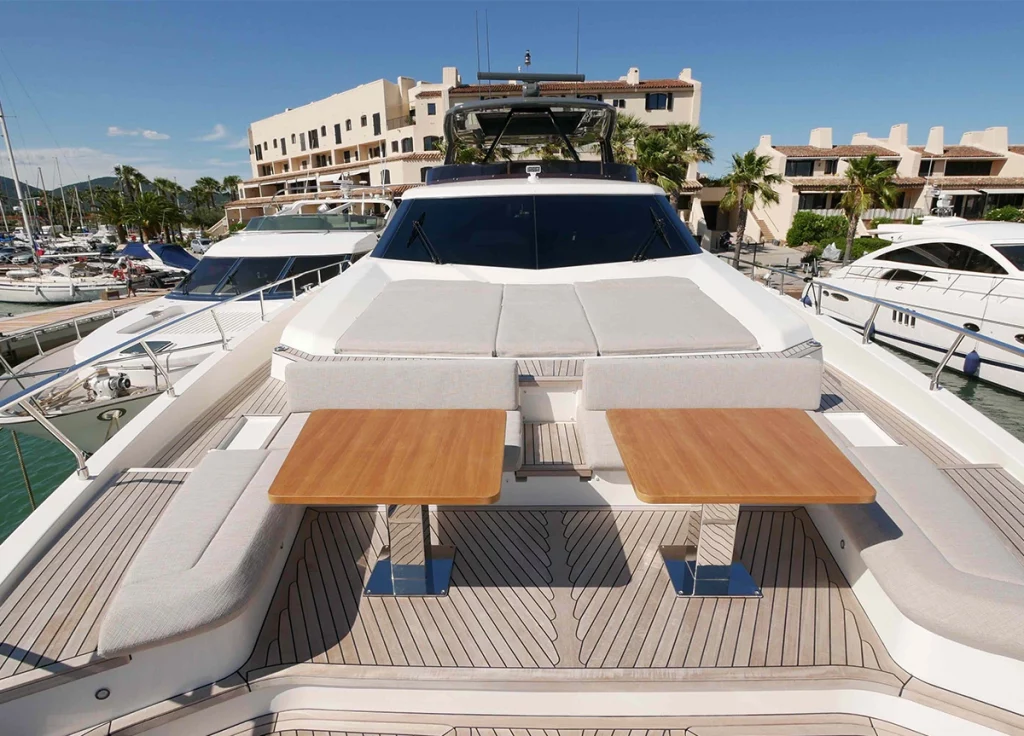 Ferretti 920 "Nineteen 42" – Bug