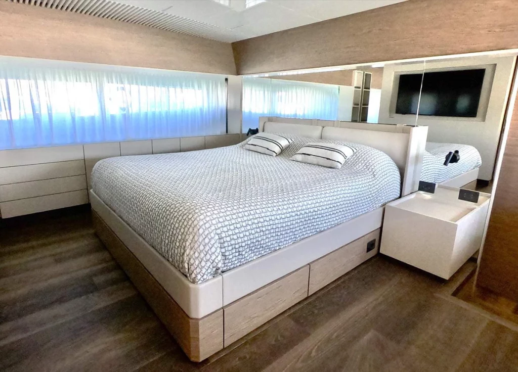 Ferretti 920 "Nineteen 42" – Mastersuite