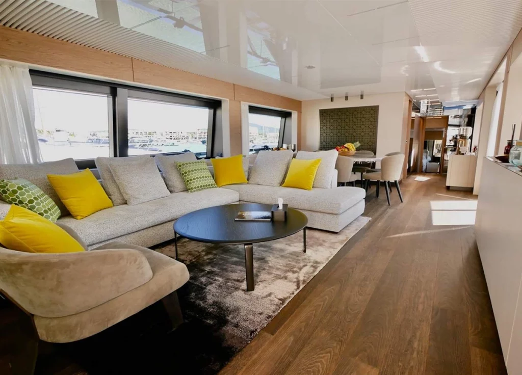 Ferretti 920 "Nineteen 42" – Salon