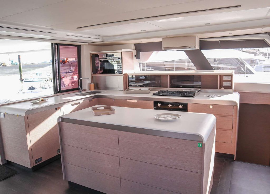 Fountaine Pajot Samana 59 "Alma" – Küche