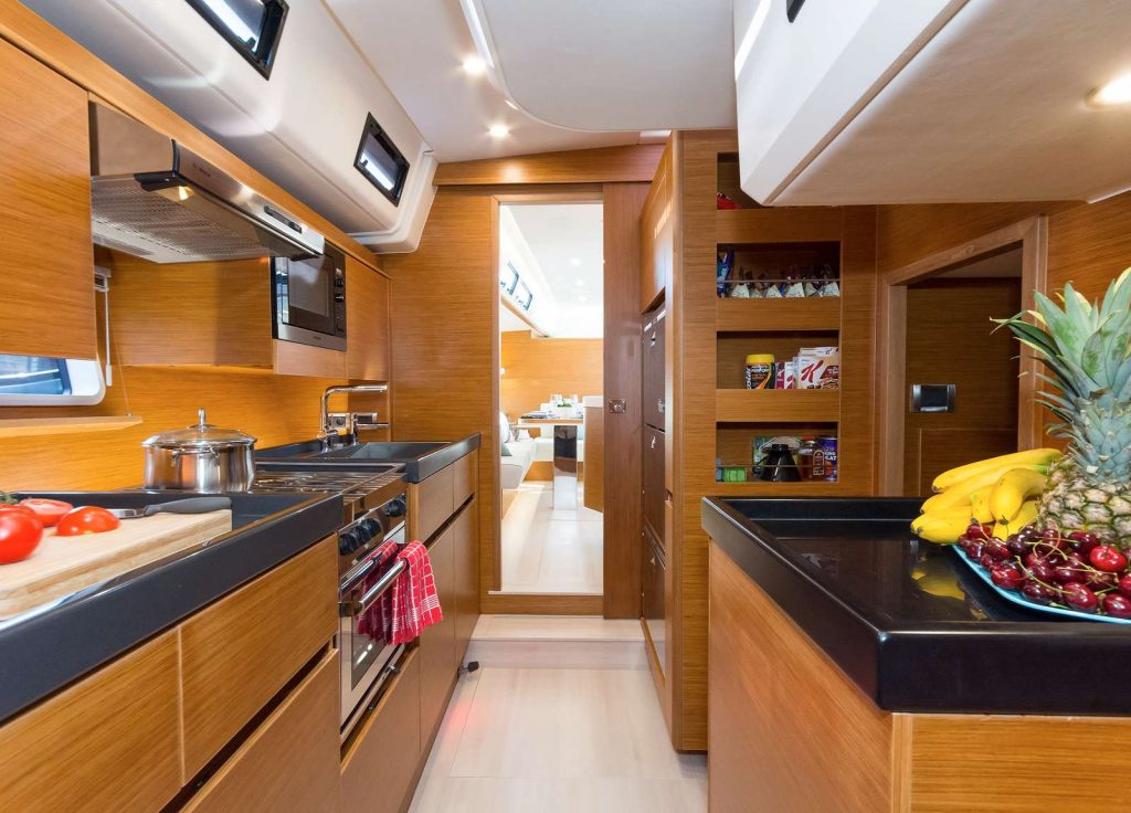 Hanse 675 "Alizee" – Küche