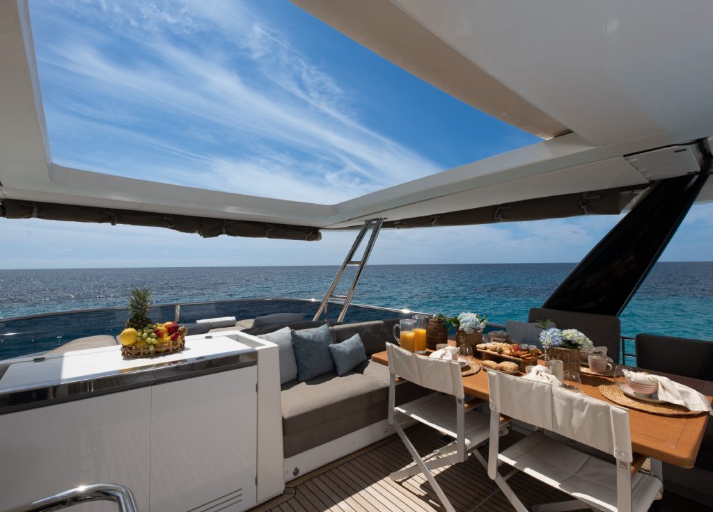 Lagoon 630 "Seek" – Flybridge