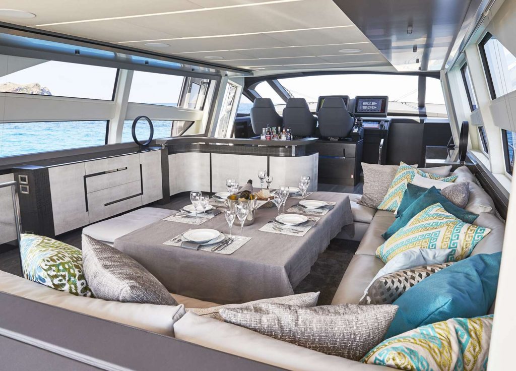Pershing 9X "Baloo III" – Lounge