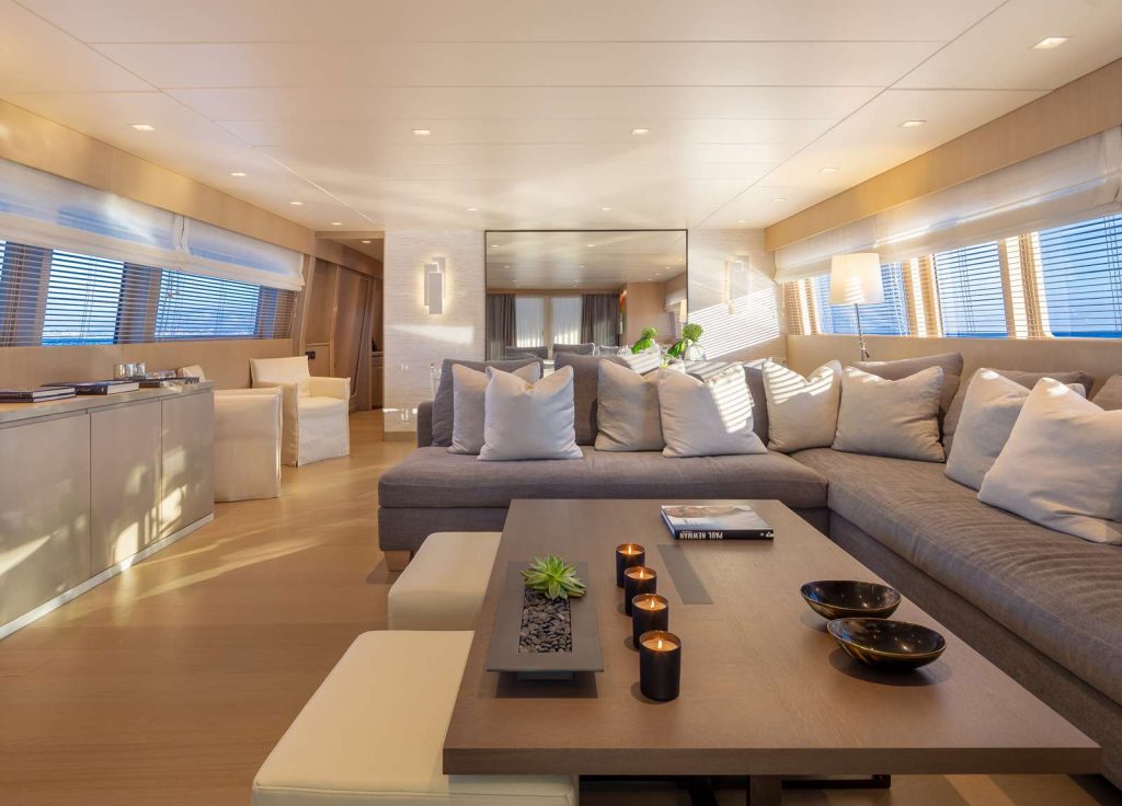 Admiral 101 "Summer Fun" – Lounge
