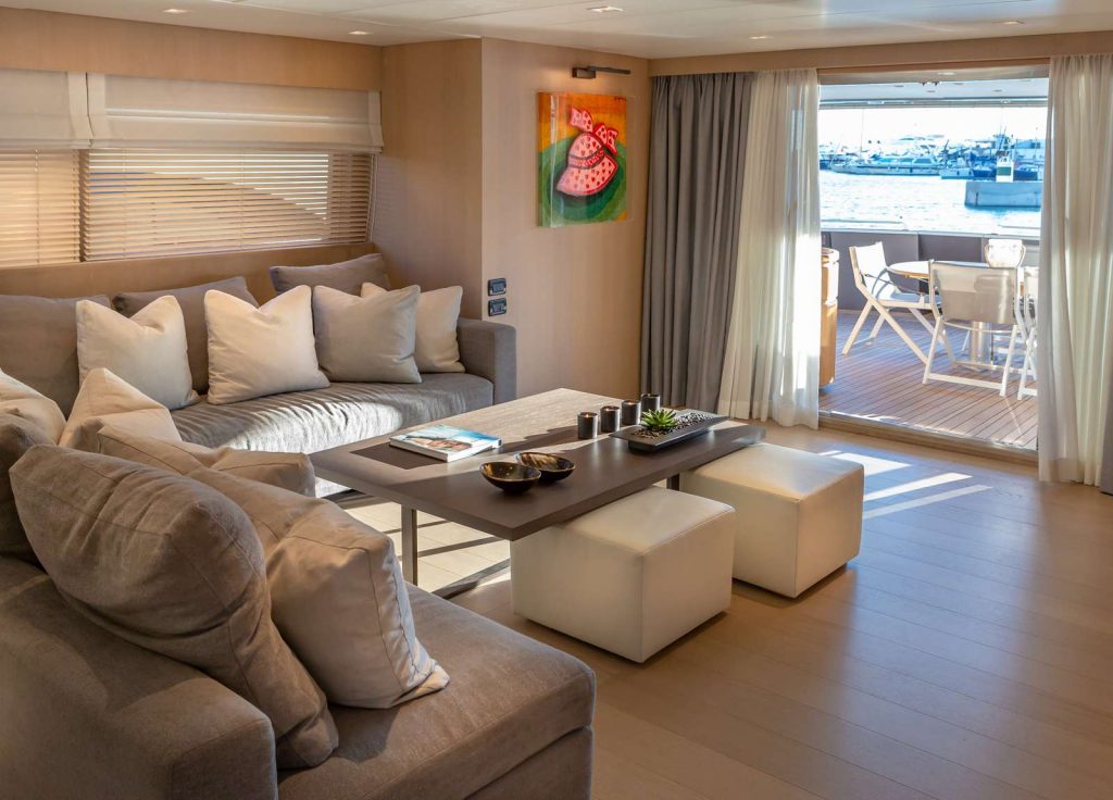 Admiral 101 "Summer Fun" – Lounge