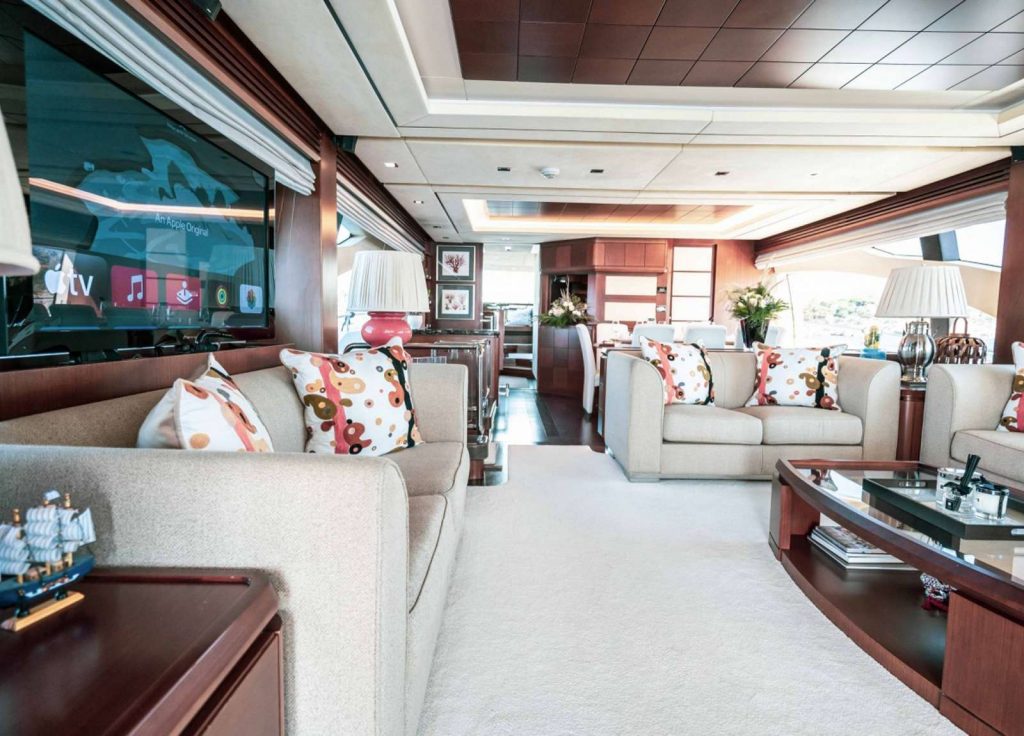 Azimut 29,9M "KOUKLES" – Lounge