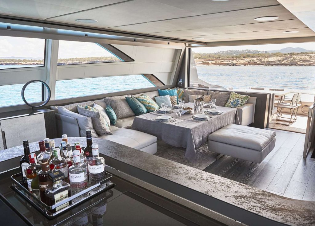 Pershing 9X "Baloo III" – Lounge