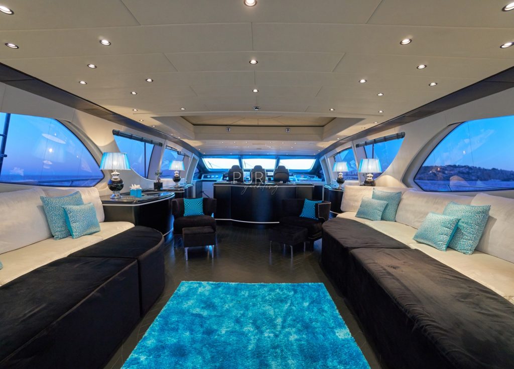 Mangusta 130 "Mrs Grey" – Lounge
