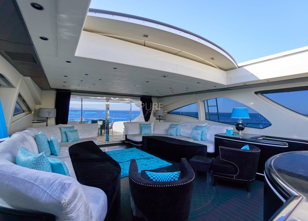 Mangusta 130 "Mrs Grey" – Lounge
