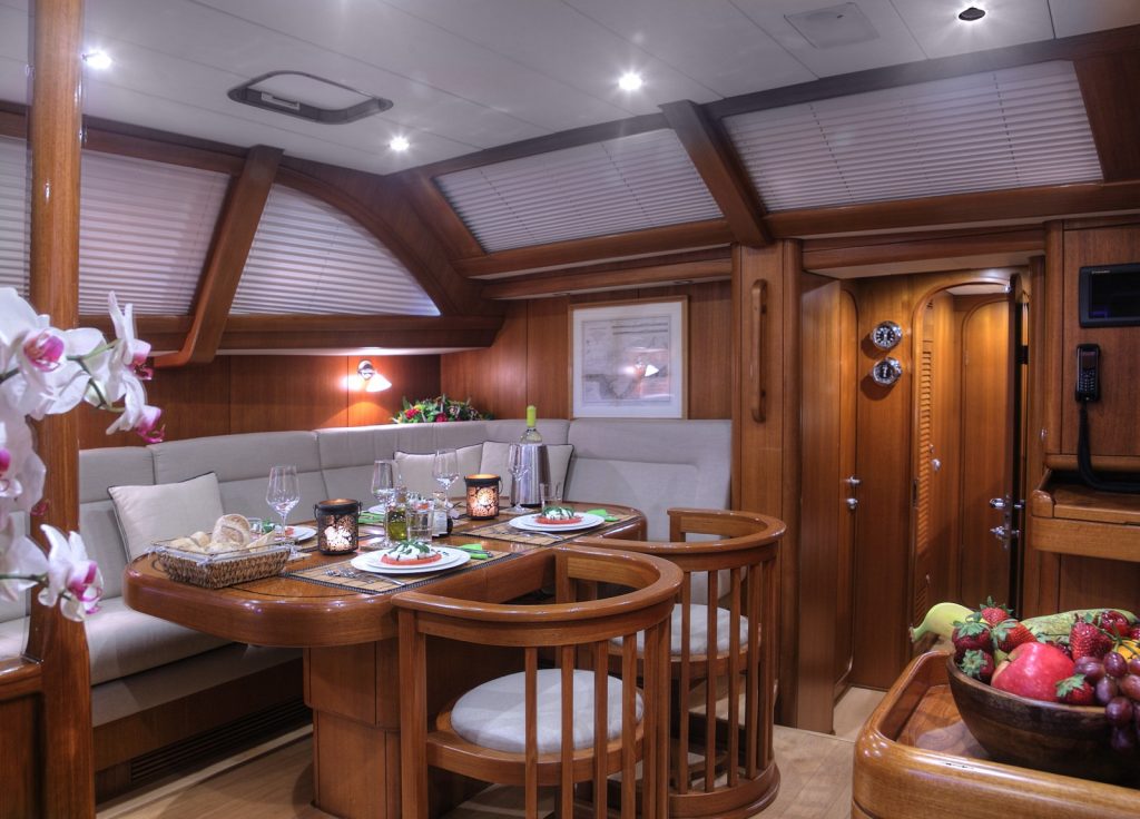 Nautor's Swan 20m "Constanter" – Lounge