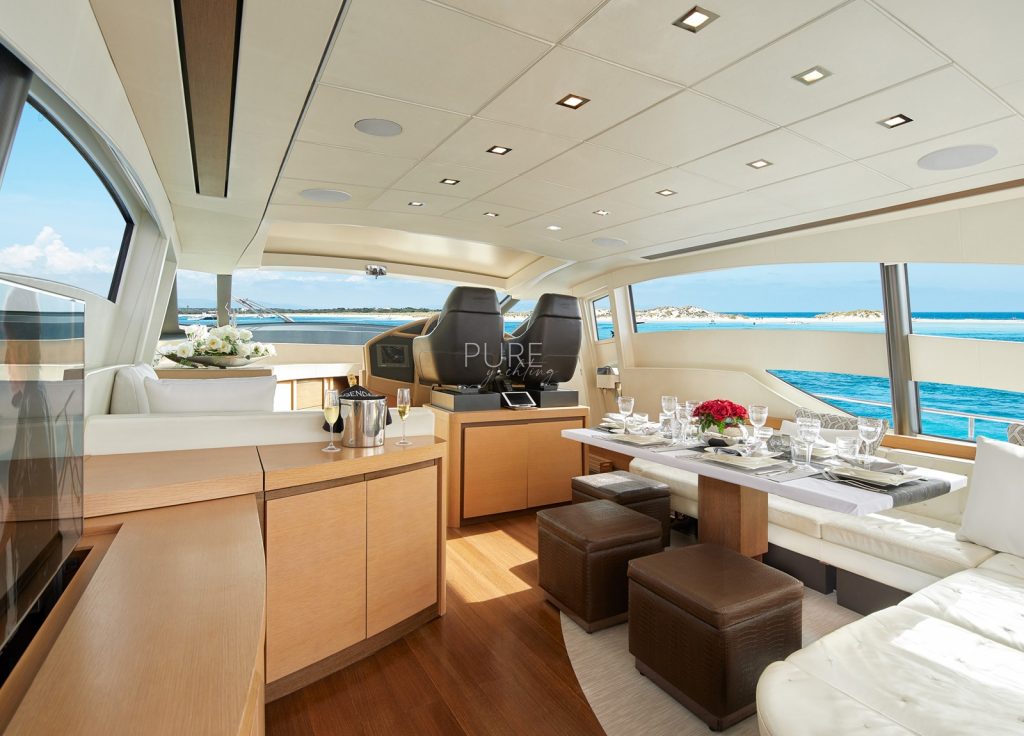 Pershing 72 “Legendary” – Lounge