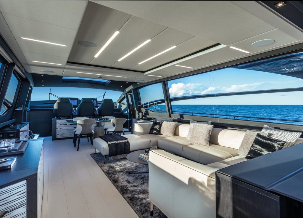 Pershing 8X "Beyond" – Lounge