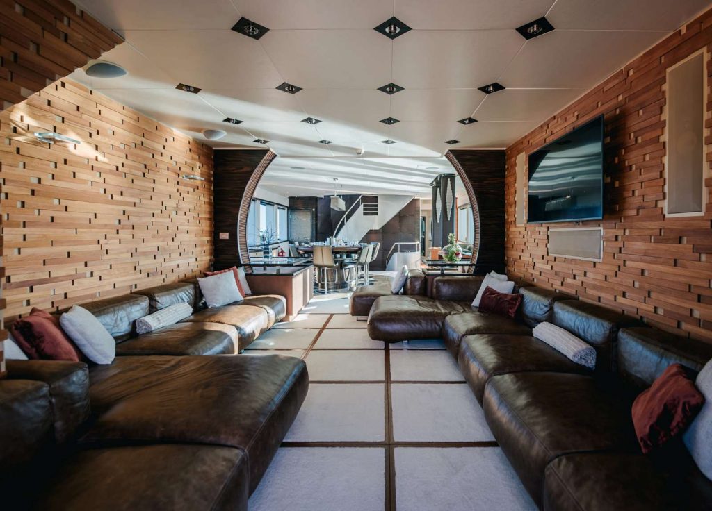 Oceanline 127 "One Blue" – Lounge