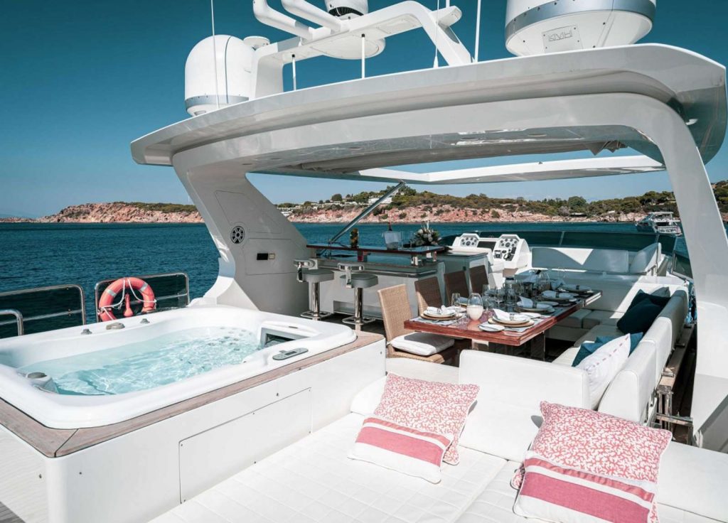 Azimut 29,9M "KOUKLES" – Oberdeck