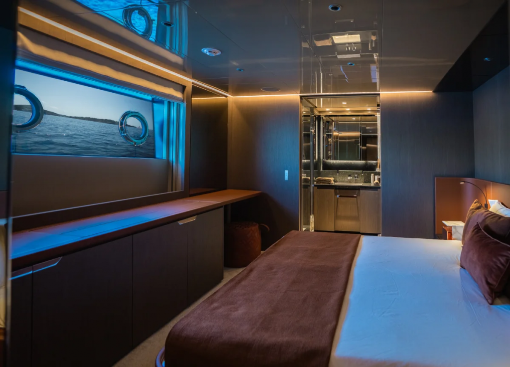 Custom Line 33m "Alvium" – Kabine