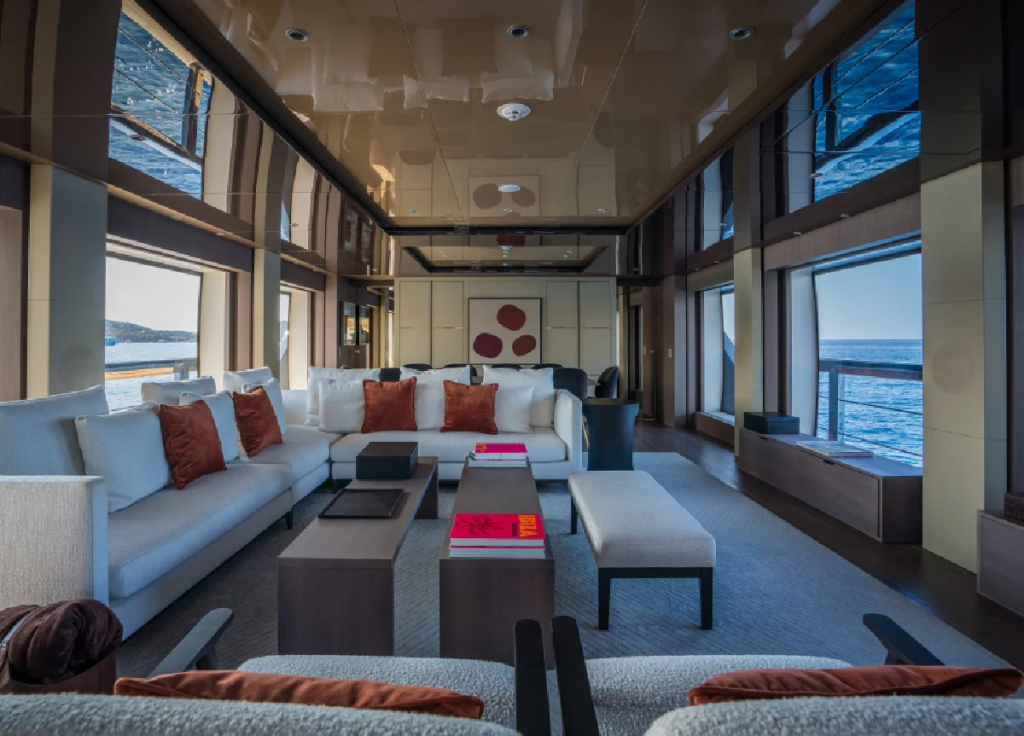 Custom Line 33m "Alvium" – Salon