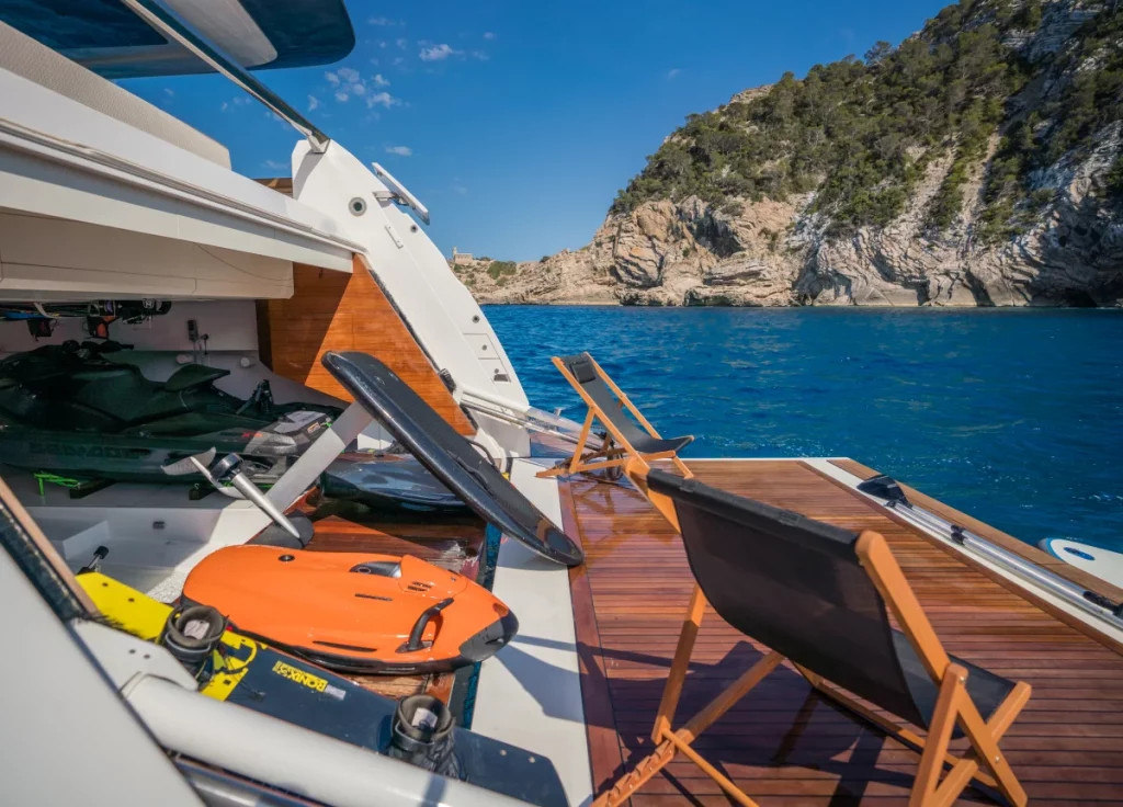 Custom Line 33m "Alvium" – Wasserspielzeug