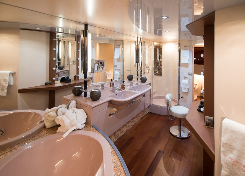 Heesen 28m "Heartbeat of Life" – Bad