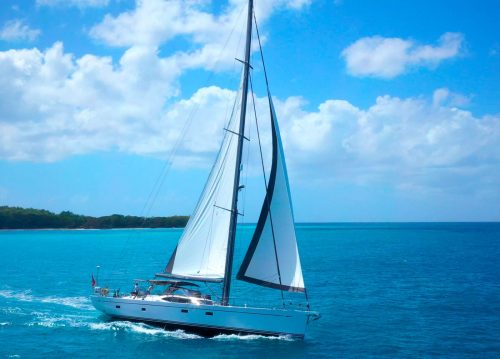 Luxusyacht Oyster 825 "Champagne Hippy"