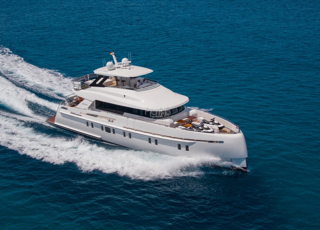 Vanquish 82 "Sea Story" – View 2