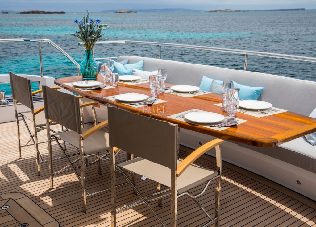 Vanquish 82 “Sea Story” – upper deck