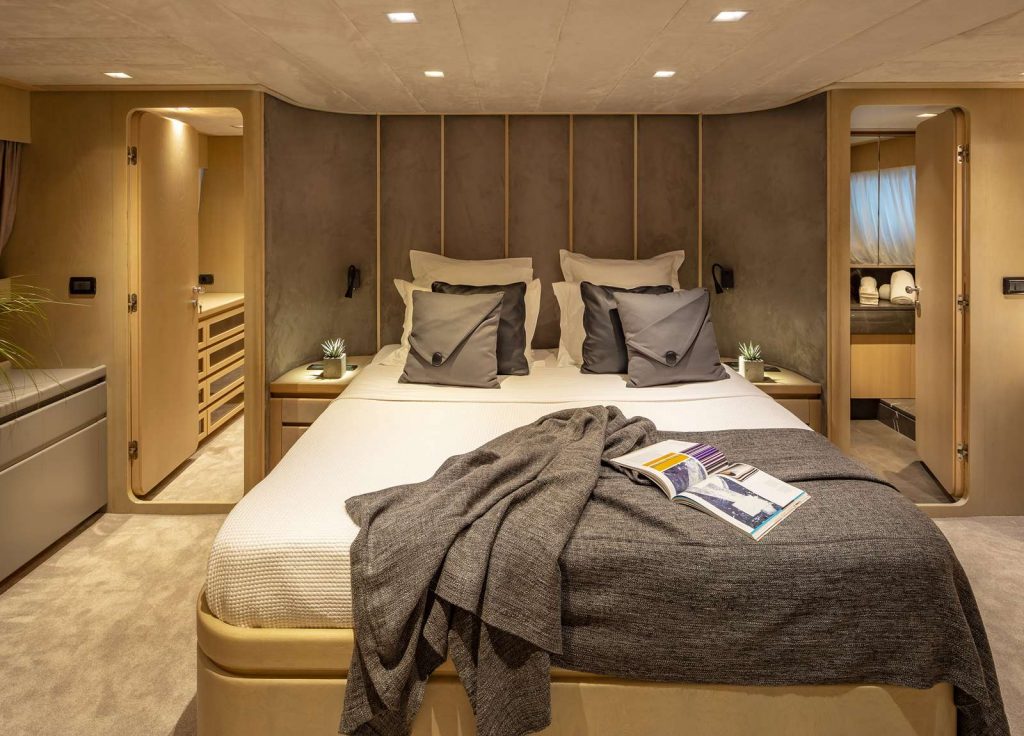 Admiral 101 "Summer Fun" – Mastersuite