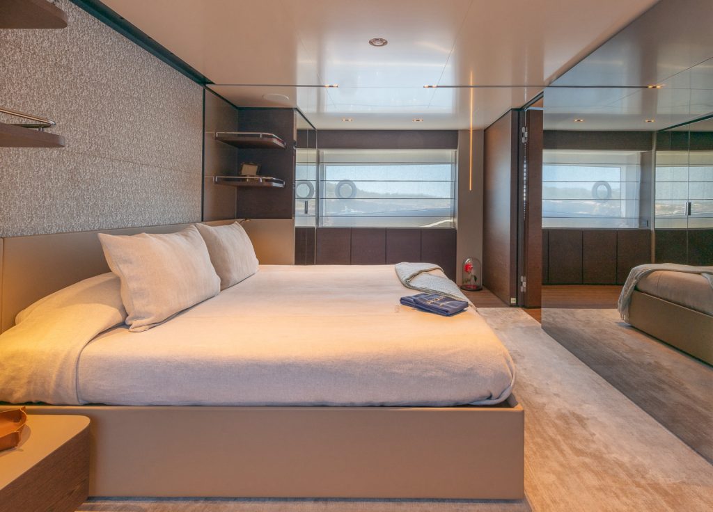 Custom Line Navetta 33m "Acqua" – Kabine