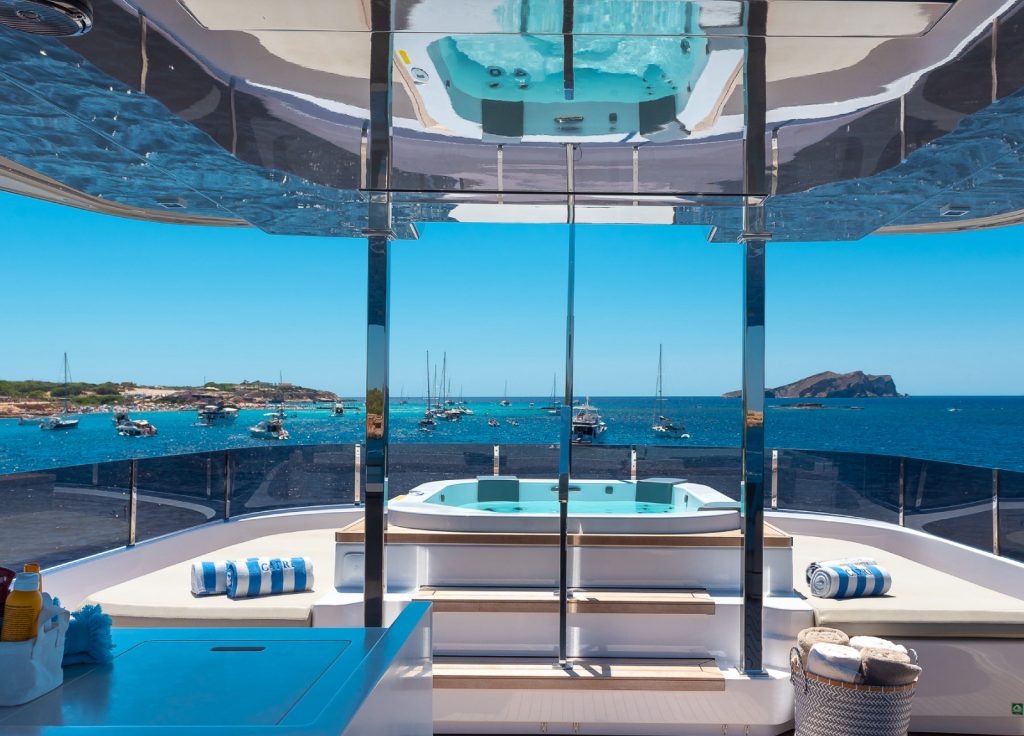 Custom Line Navetta 33m "Acqua" – Jacuzzi