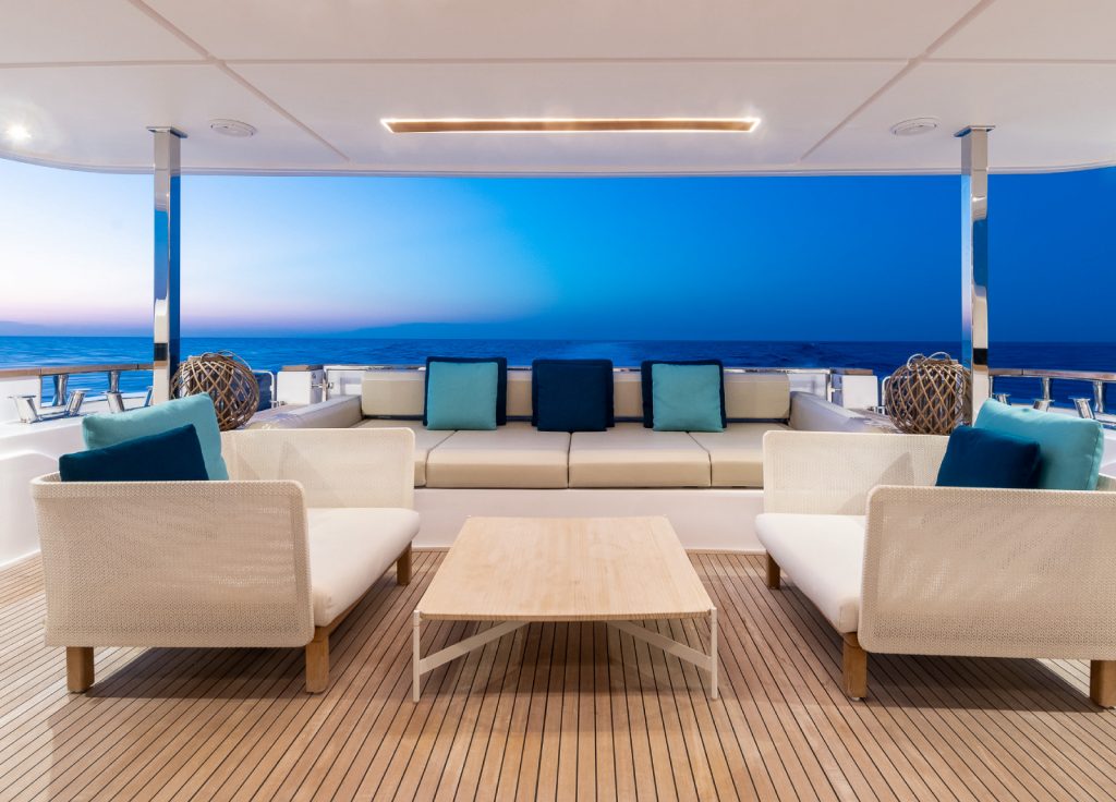 Custom Line Navetta 33m "Acqua" – Lounge