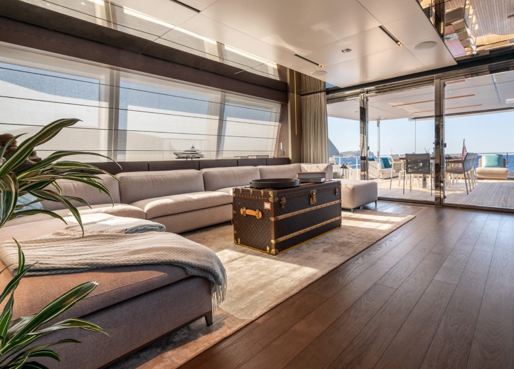 Custom Line Navetta 33m "Acqua" – Salon