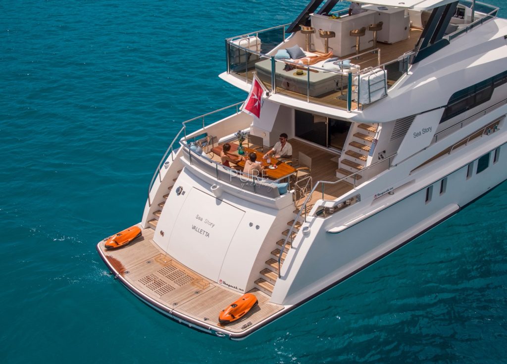 Vanquish 82 "Sea Story" – View 3