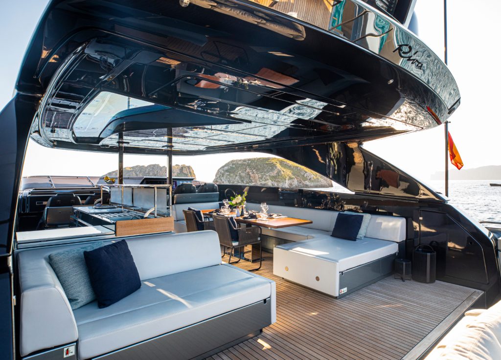 Riva 110 "Figurati" – Flybridge