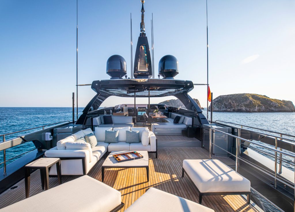 Riva 110 "Figurati" – Flybridge