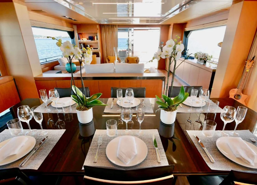 Riva Corsaro 100 "Basilic" – Essbereich