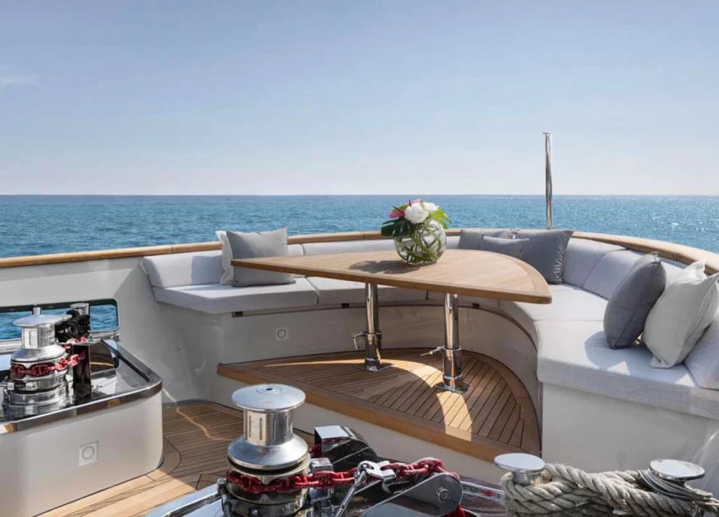 Sanlorenzo 34m "Tiny Wave" – Vordeck