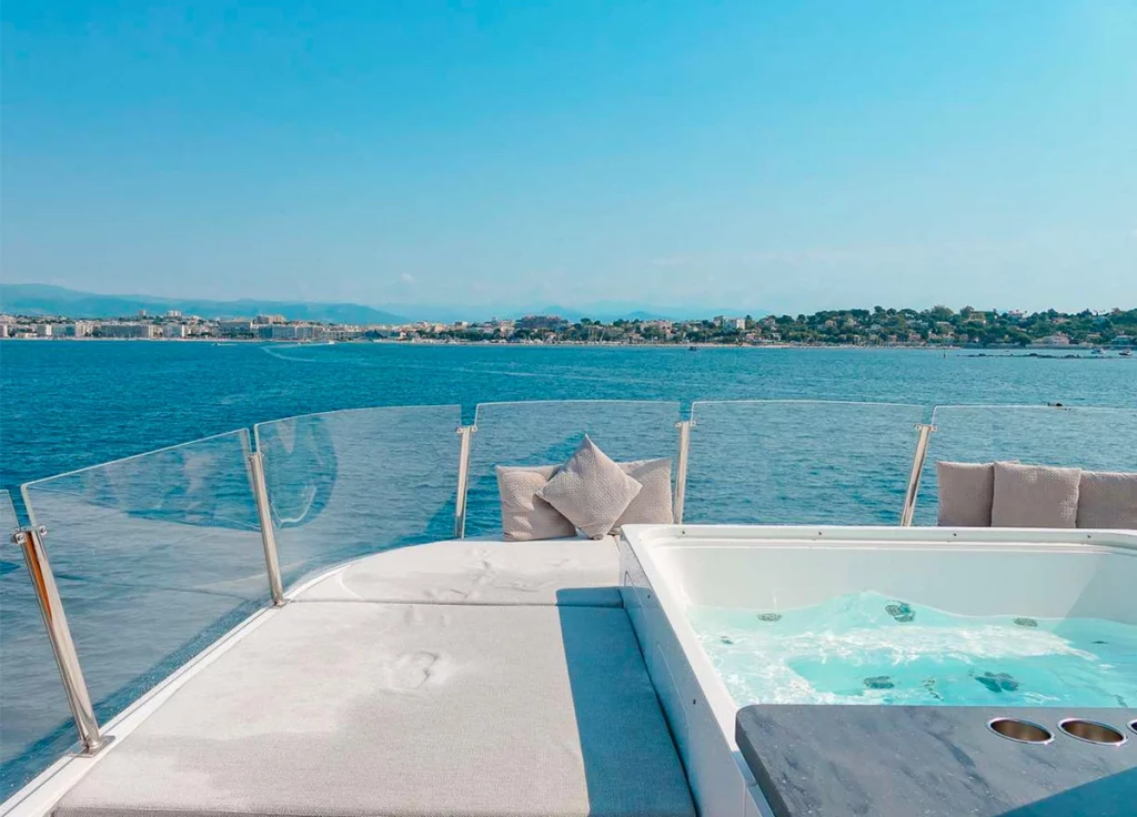 Sanlorenzo 34m "Tiny Wave" – Jacuzzi