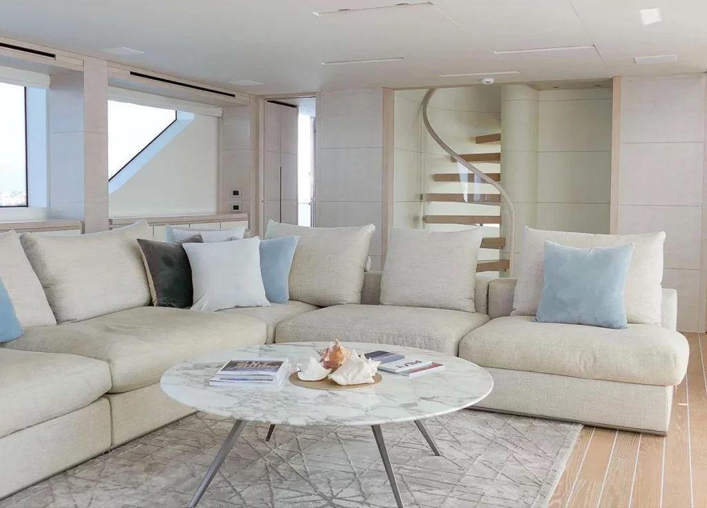 Sanlorenzo 34m "Tiny Wave" – Salon