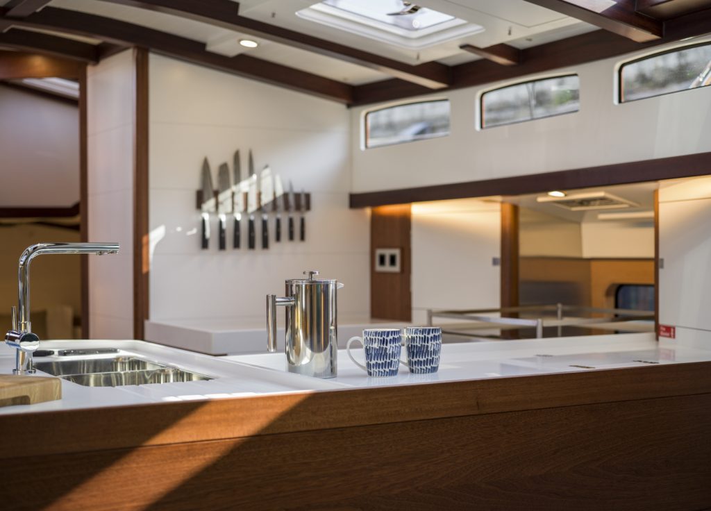 Spirit Yachts "Anima II" – Küche