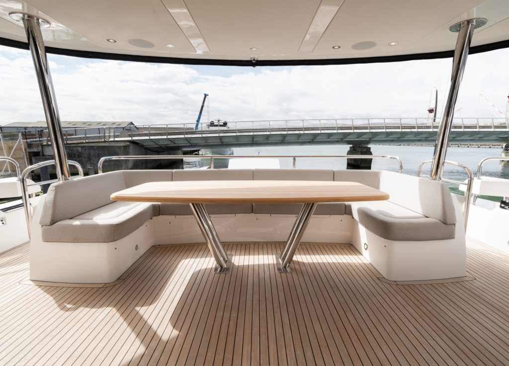 Sunseeker 86 "Sea Water II" – Essbereich