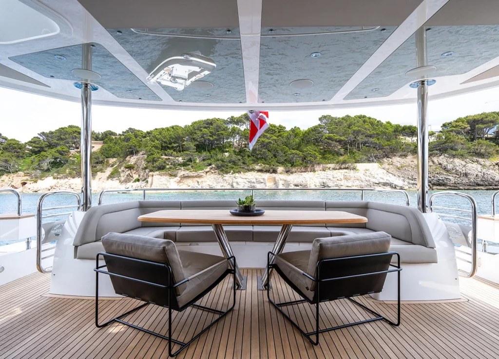 Sunseeker 92 "Blue Infinity One" – Achterdeck