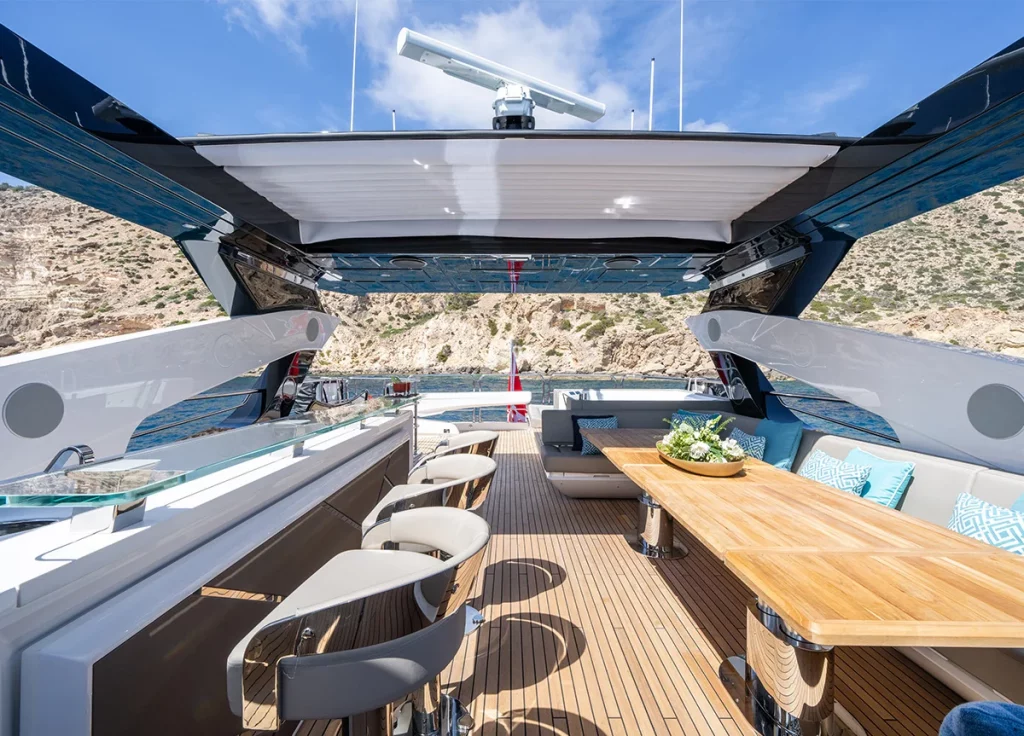 Sunseeker 92 "Blue Infinity One" – Flybridge
