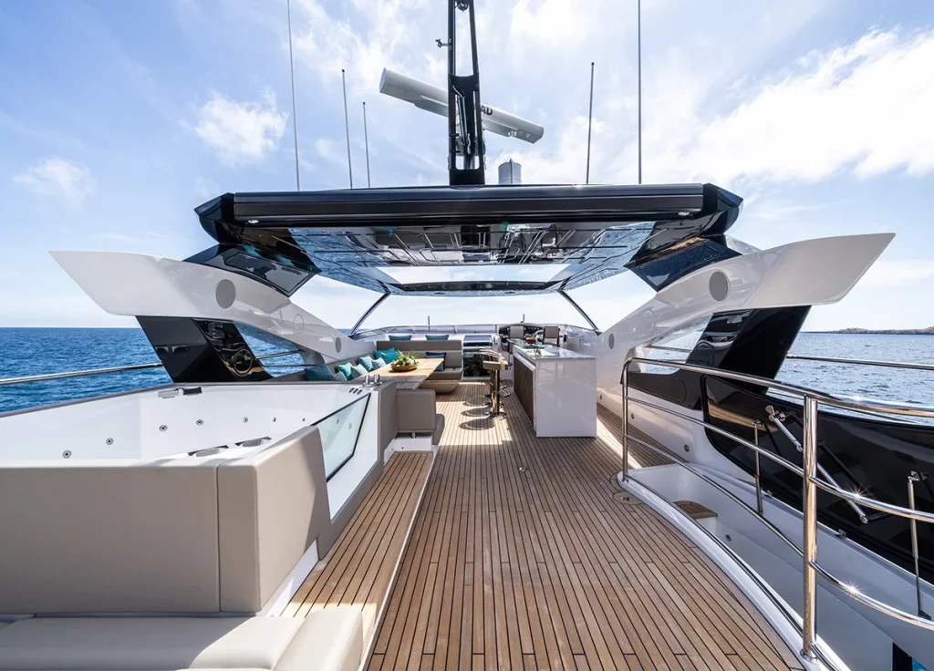 Sunseeker 92 "Blue Infinity One" – Flybridge
