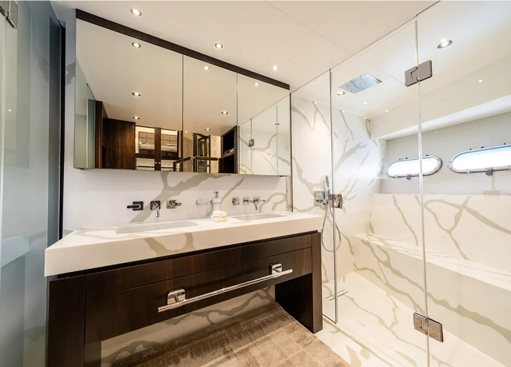 Sunseeker 92 "Blue Infinity One" – Mastersuite