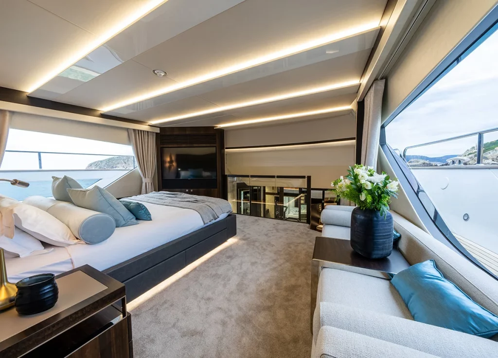 Sunseeker 92 "Blue Infinity One" – Mastersuite