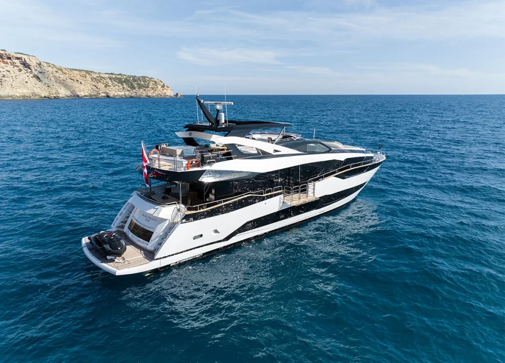 Sunseeker 92 "Blue Infinity One" – Ansicht 2