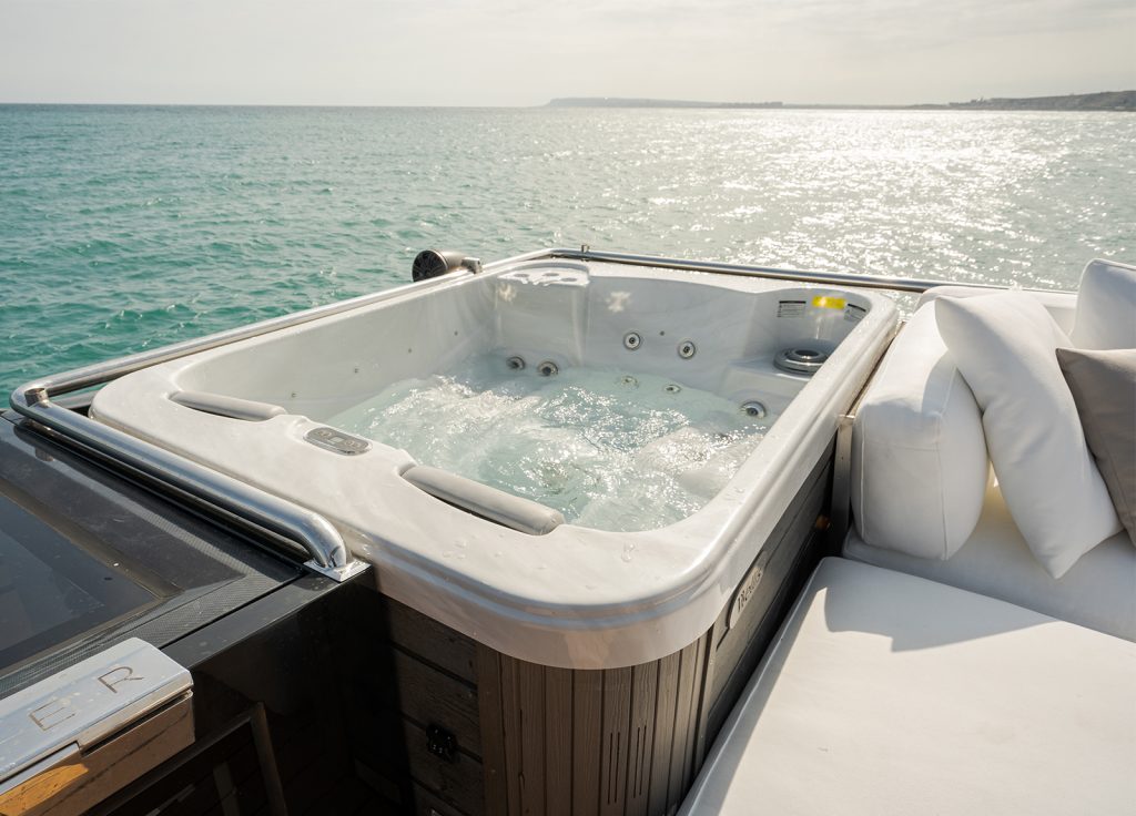 Trimaran "Hanstaiger X1" – Jacuzzi