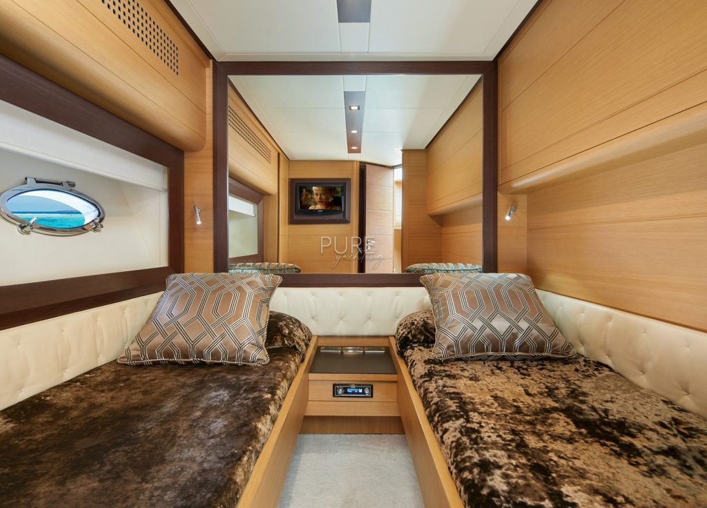 Pershing 72 “Legendary” – cabin