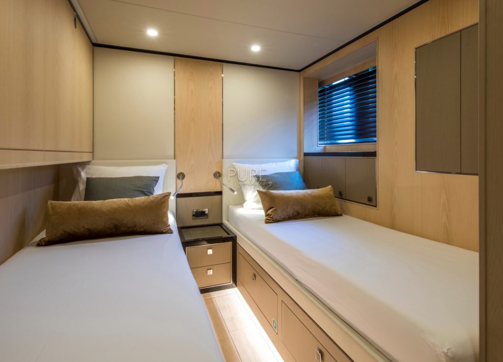 Vanquish 82 “Sea Story” – cabin